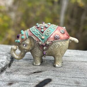 Vintage jeweled silver metal intricate elephant hinged compartment trinket case